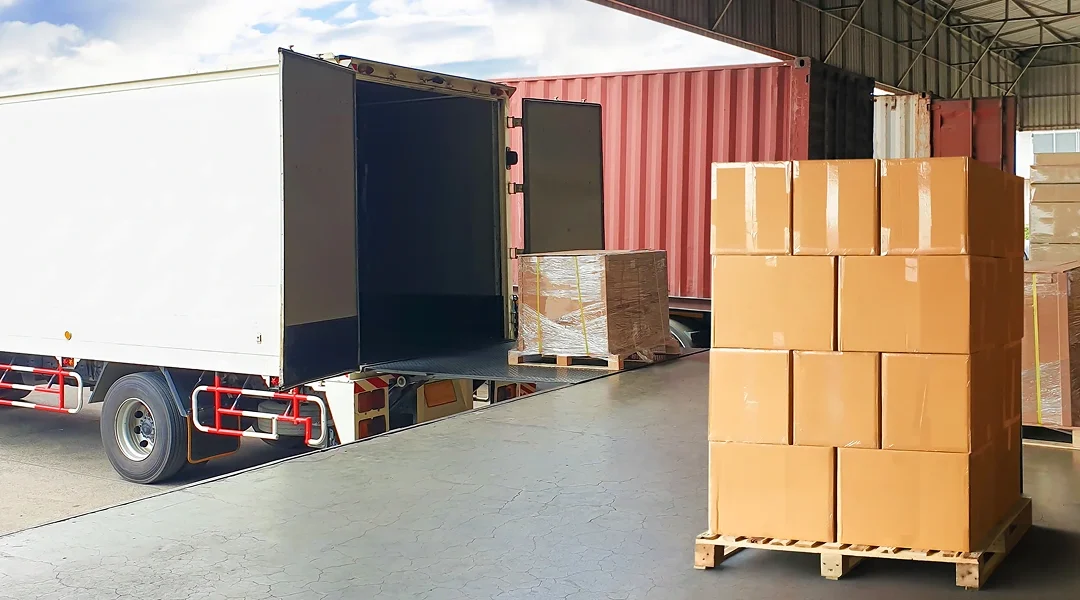 White Glove Deliveries: From Fancy Handshakes to E-Commerce Superstars (And What the Pros Say)